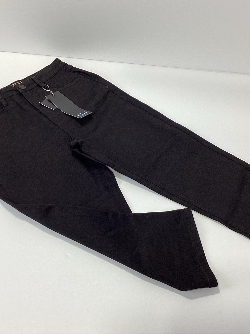FDJ French Dressing Jeans High Rise Straight Cut Size 6 Black Capri Pants NWT